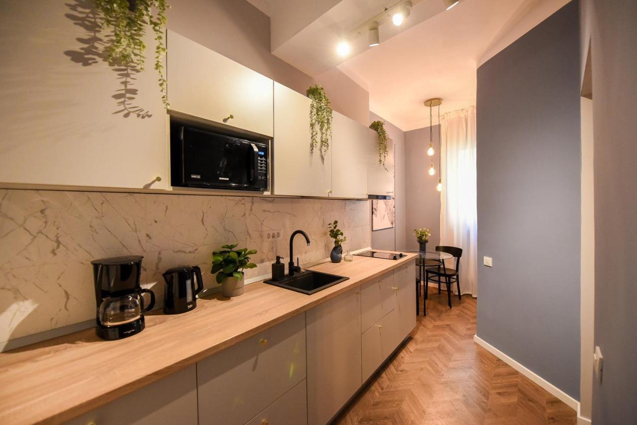 Modern Stay - Central Studios With Wall Projector Near Radisson Bucareste Exterior foto