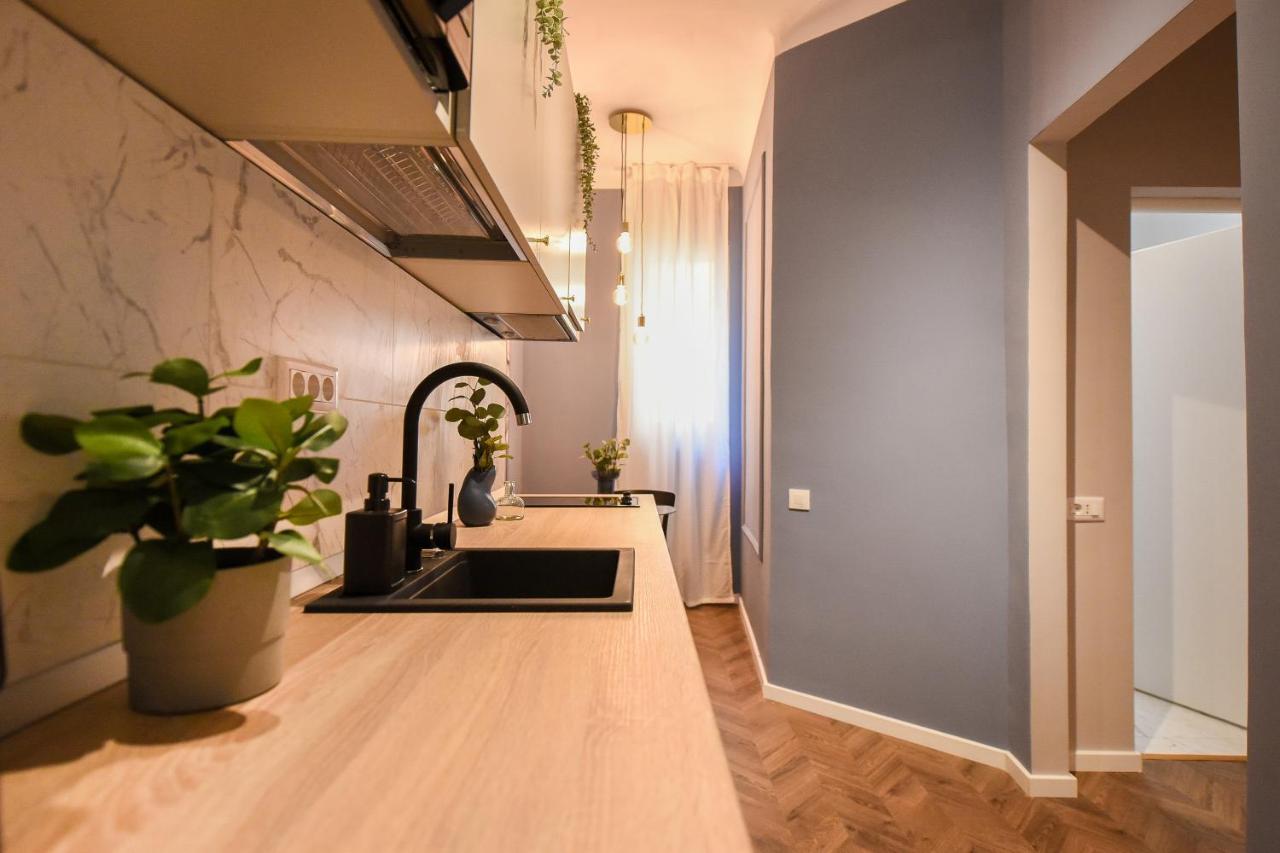 Modern Stay - Central Studios With Wall Projector Near Radisson Bucareste Exterior foto