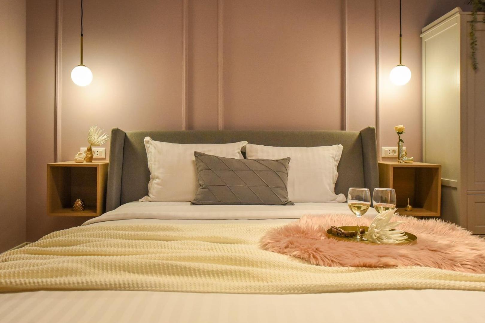 Modern Stay - Central Studios With Wall Projector Near Radisson Bucareste Quarto foto