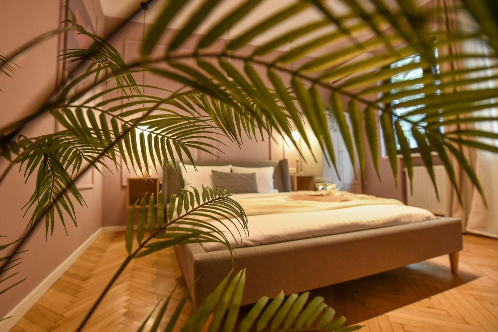 Modern Stay - Central Studios With Wall Projector Near Radisson Bucareste Quarto foto